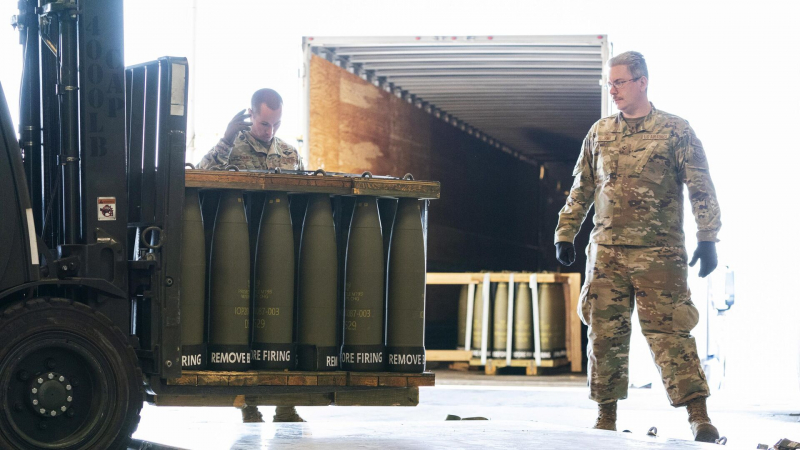 В Кремле прокомментировали поставки вооружений из США на Украину